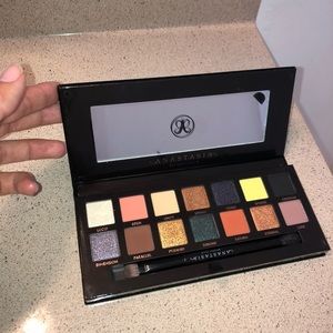 Anastasia Prism Pallet